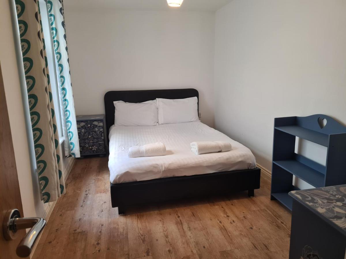 Yarmouth Apartments, Street Permit Parking, Close To Everything, Beach, Pier, Free Wifi Грейт-Ярмут Номер фото