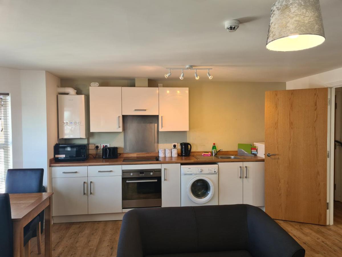 Yarmouth Apartments, Street Permit Parking, Close To Everything, Beach, Pier, Free Wifi Грейт-Ярмут Экстерьер фото
