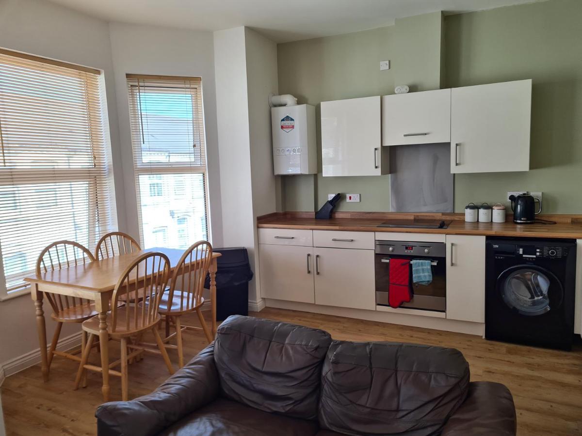 Yarmouth Apartments, Street Permit Parking, Close To Everything, Beach, Pier, Free Wifi Грейт-Ярмут Экстерьер фото