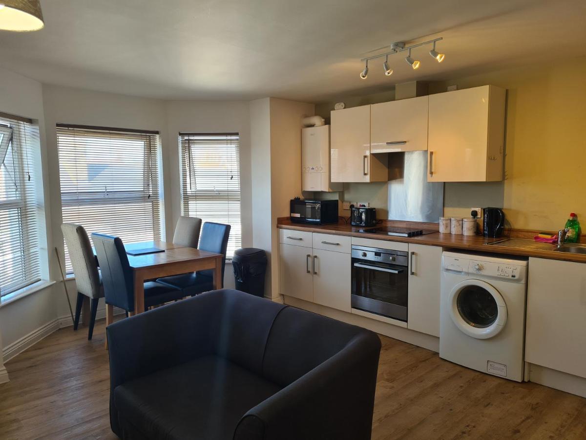 Yarmouth Apartments, Street Permit Parking, Close To Everything, Beach, Pier, Free Wifi Грейт-Ярмут Экстерьер фото